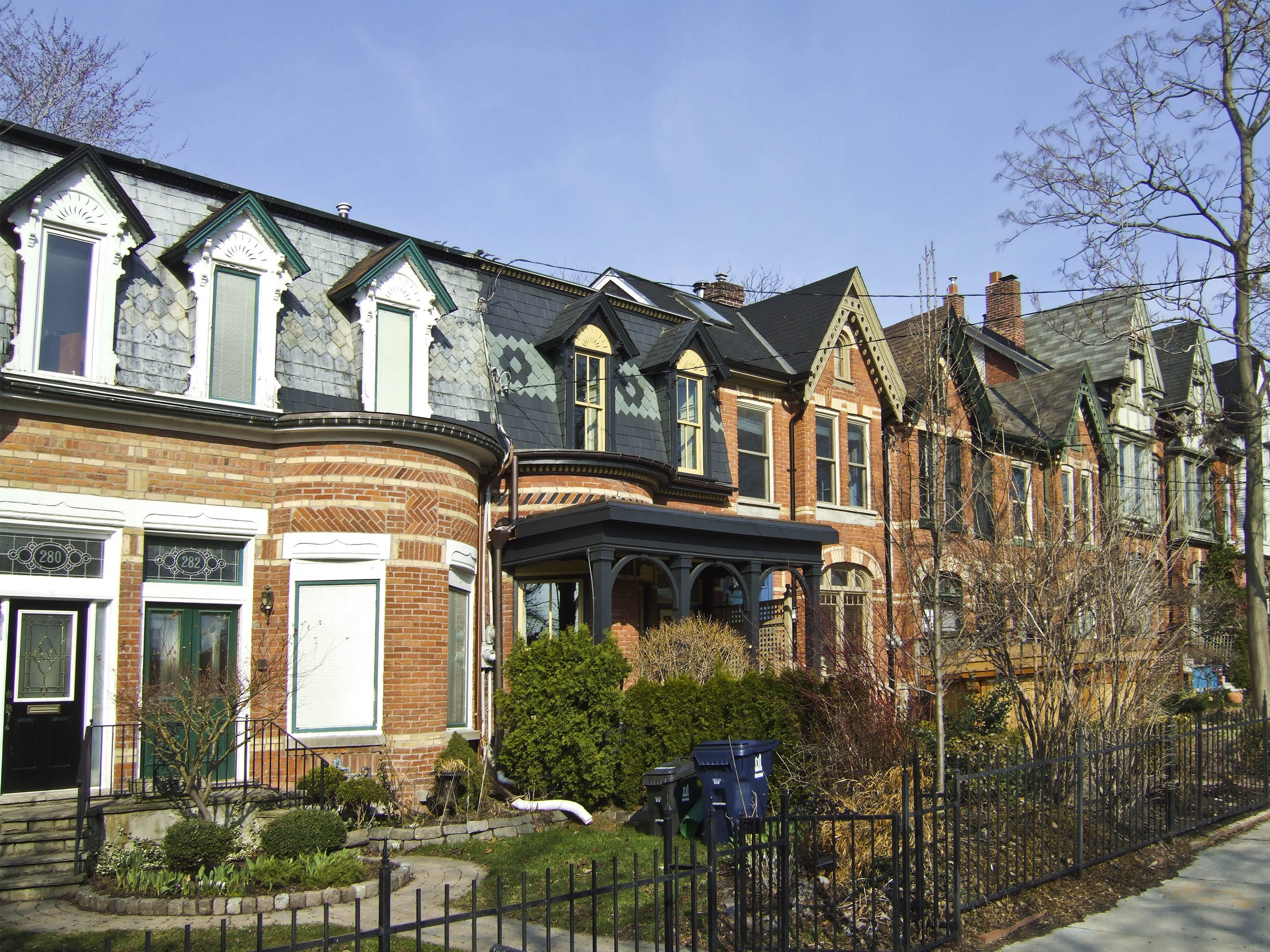 berkeley-street-eclectic-wih-landscaping